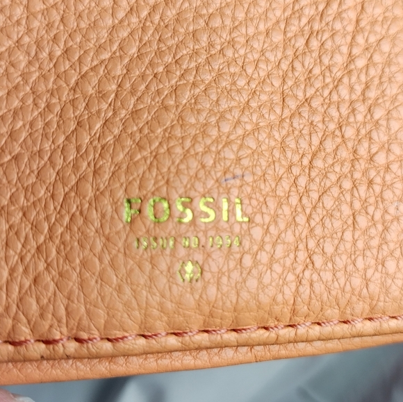 Vtg Fossil Women's Pebbles Leather Pink/Salmon Leather Wallet - Picture 3 of 16